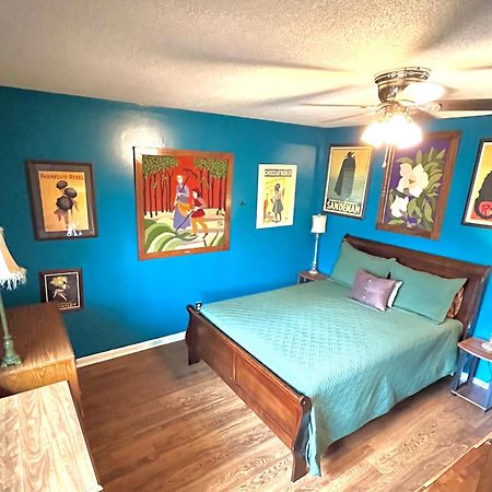 Family Friendly Downtown Home - Private Yard & Grill - Location, Location, Location! 阿森斯 外观 照片