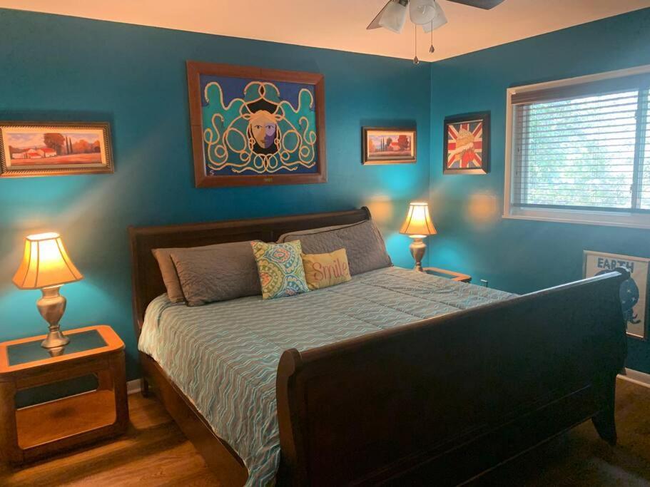 Family Friendly Downtown Home - Private Yard & Grill - Location, Location, Location! 阿森斯 外观 照片