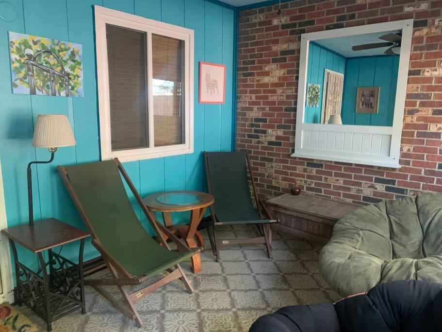 Family Friendly Downtown Home - Private Yard & Grill - Location, Location, Location! 阿森斯 外观 照片