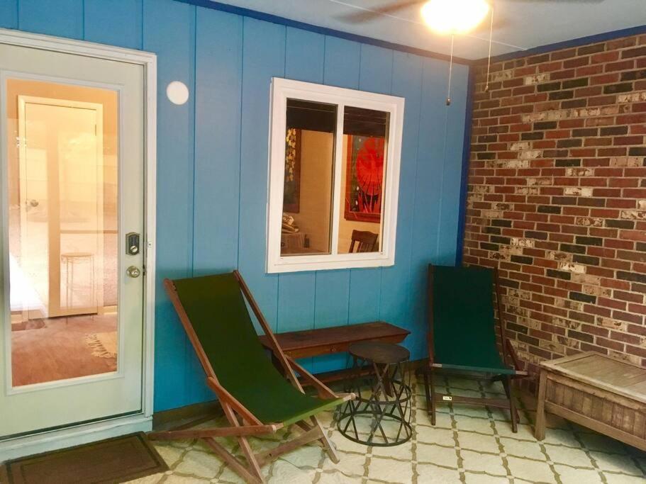 Family Friendly Downtown Home - Private Yard & Grill - Location, Location, Location! 阿森斯 外观 照片