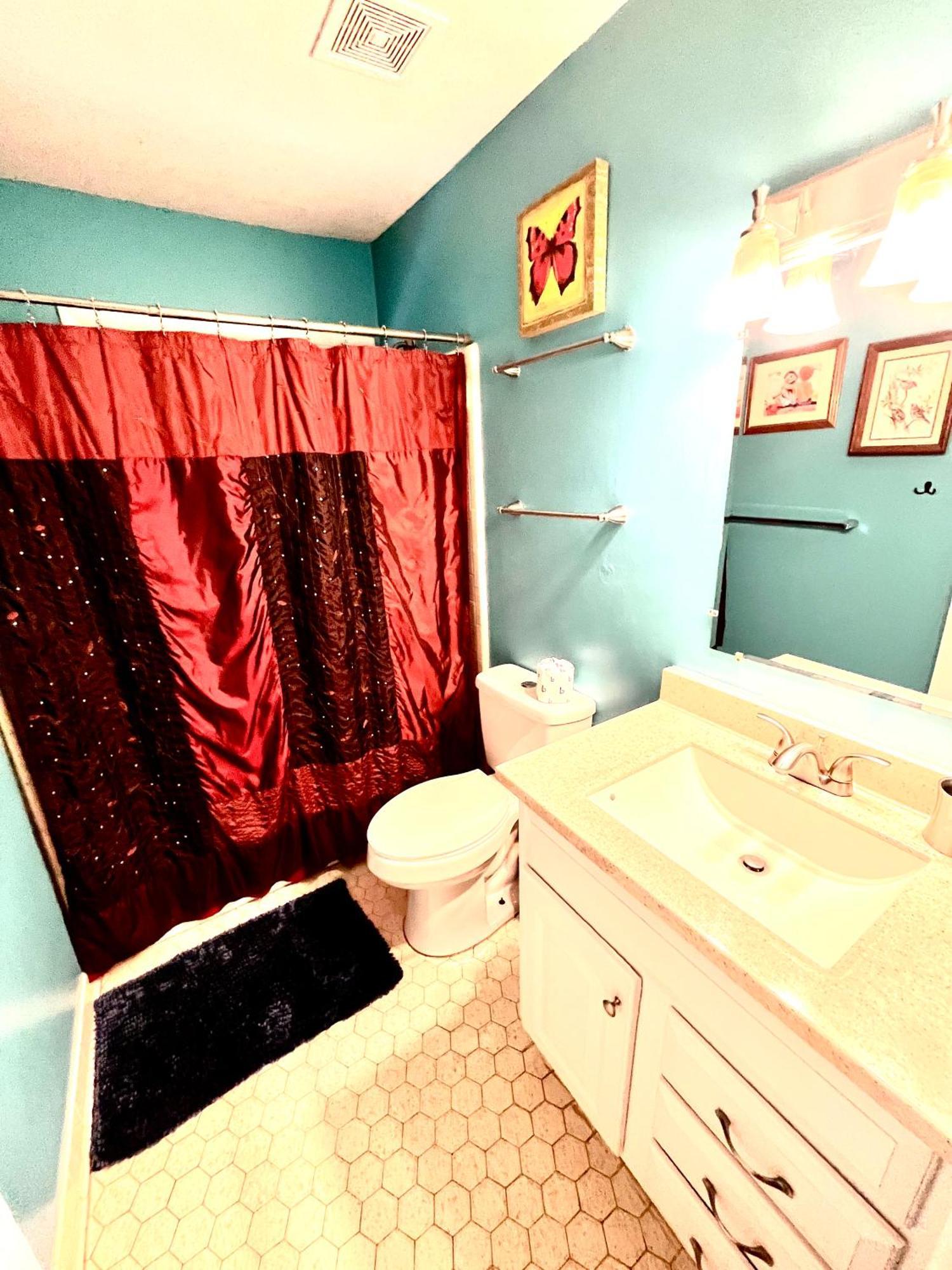 Family Friendly Downtown Home - Private Yard & Grill - Location, Location, Location! 阿森斯 外观 照片