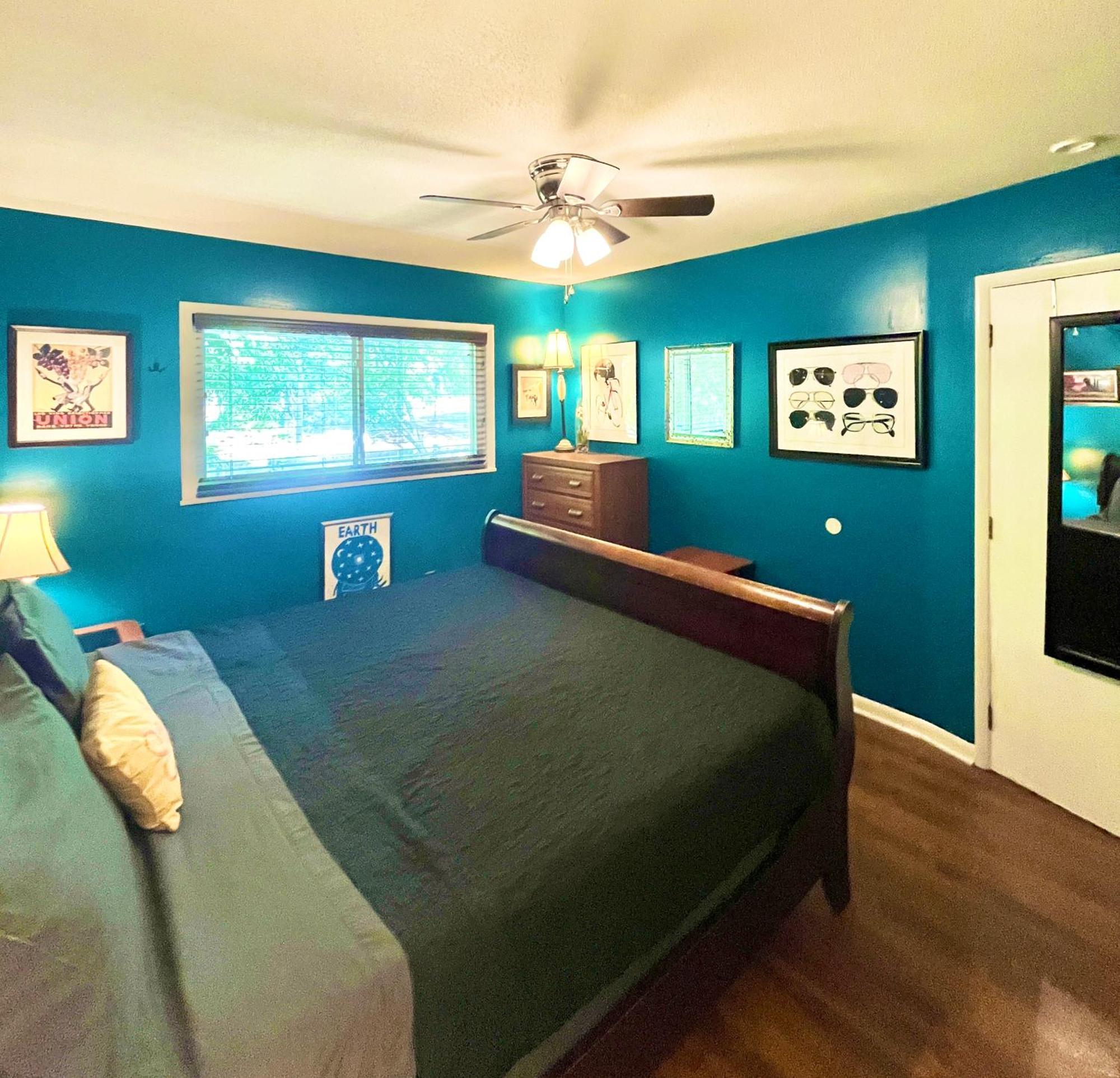 Family Friendly Downtown Home - Private Yard & Grill - Location, Location, Location! 阿森斯 外观 照片