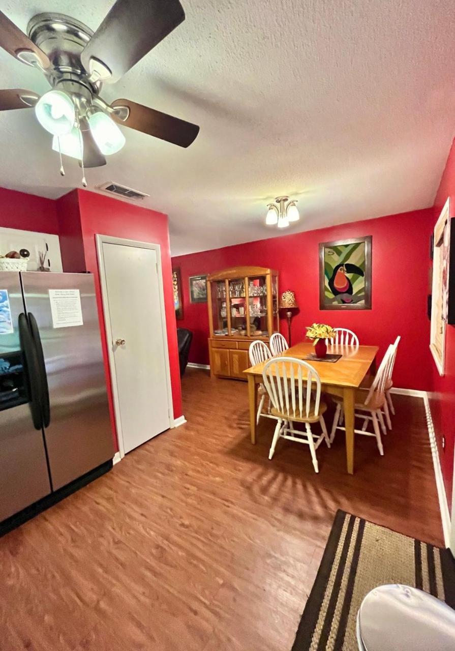 Family Friendly Downtown Home - Private Yard & Grill - Location, Location, Location! 阿森斯 外观 照片