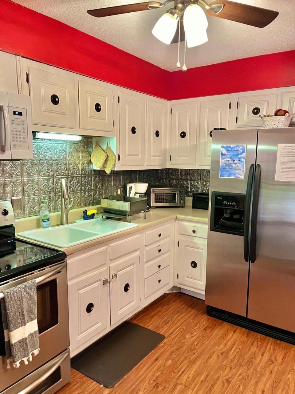 Family Friendly Downtown Home - Private Yard & Grill - Location, Location, Location! 阿森斯 外观 照片