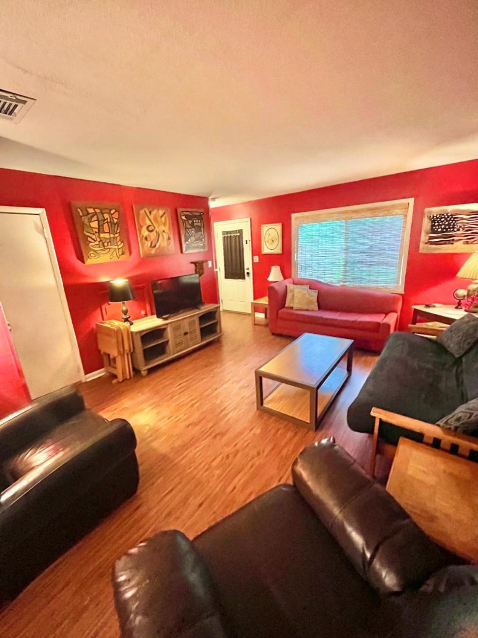 Family Friendly Downtown Home - Private Yard & Grill - Location, Location, Location! 阿森斯 外观 照片