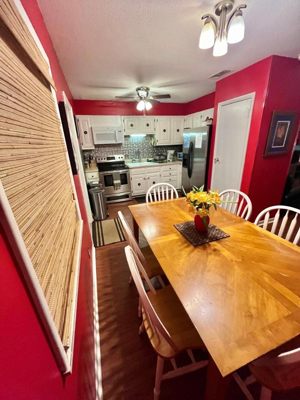 Family Friendly Downtown Home - Private Yard & Grill - Location, Location, Location! 阿森斯 外观 照片