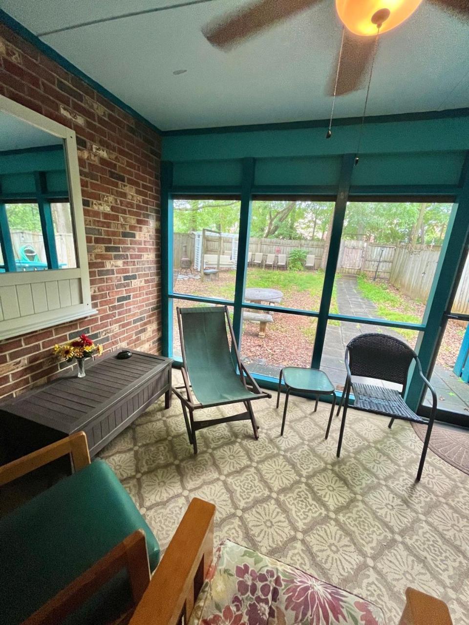 Family Friendly Downtown Home - Private Yard & Grill - Location, Location, Location! 阿森斯 外观 照片