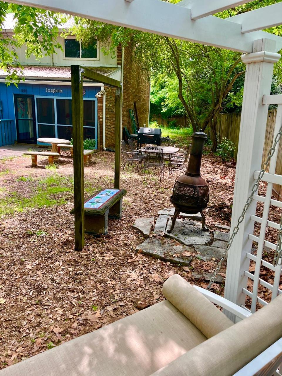 Family Friendly Downtown Home - Private Yard & Grill - Location, Location, Location! 阿森斯 外观 照片